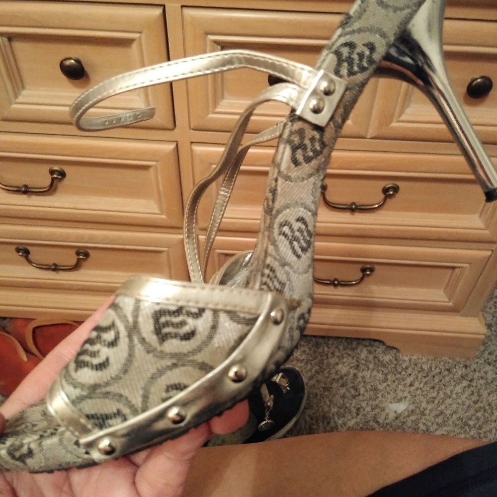 Women's shoes